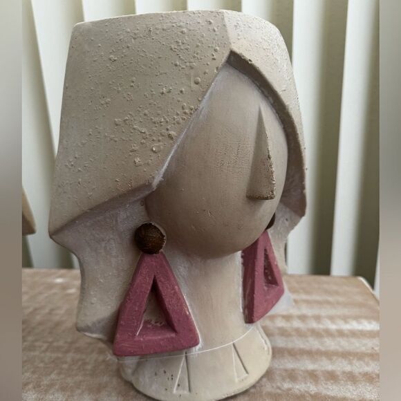 Artistic Ceramic/Resin Face Vases - Cream and Pink - Picture 9 of 16
